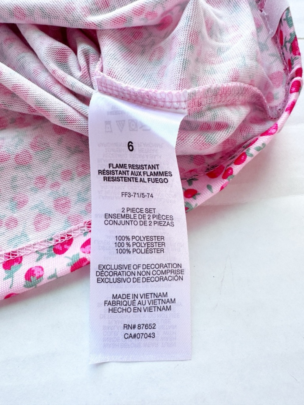 Gap Girls New Short Pajama Set in Strawberry & Cherry
Print NWT - Picture 12 of 16